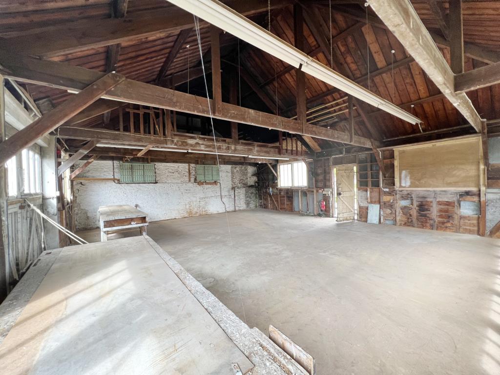 Lot: 128 - FORMER FUNERAL PARLOUR WITH POTENTIAL - General view of workshop 1st floor